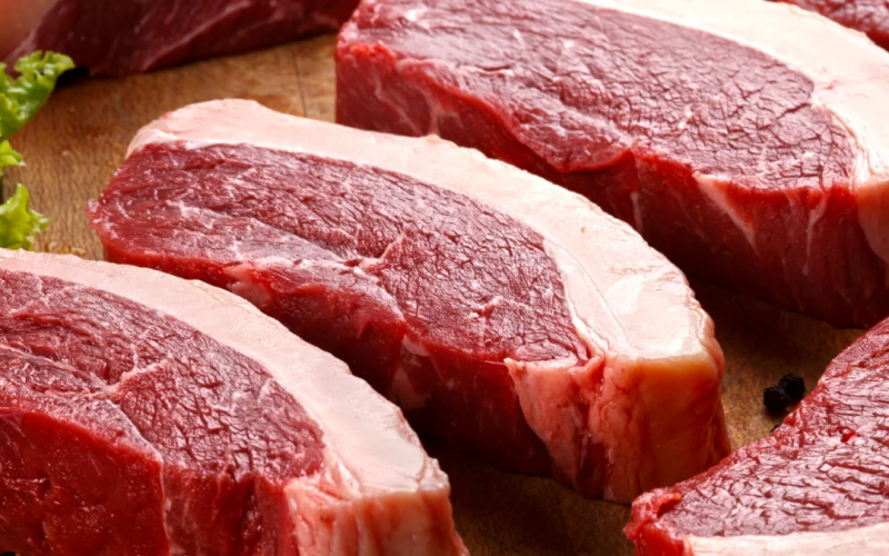 🇨🇳🥩 CHINA IMPÕE SOBRETAXA DE 55% SOBRE CARNE BOVINA BRASILEIRA FORA DA COTA