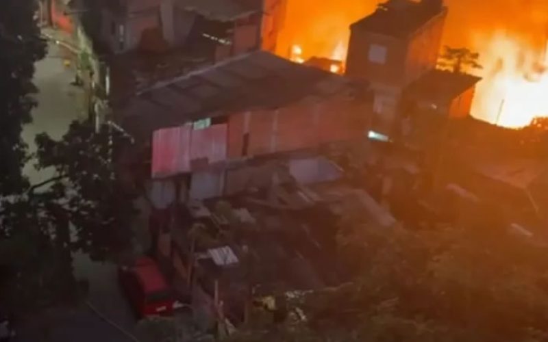 🔥 Incêndio de Grandes Proporções Devasta Moradias em Paraisópolis e Deixa Famílias Desabrigadas