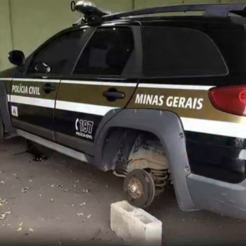 🚔 Viatura oficial tem rodas furtadas dentro de pátio de delegacia em Ipatinga