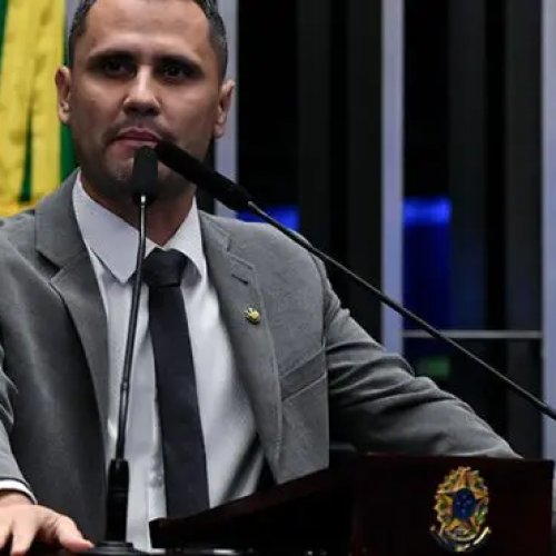 🏛️ Cleitinho, nome apoiado por Flávio Bolsonaro em MG, cria crise no Republicanos ao declarar que não confia em Marcos Pereira