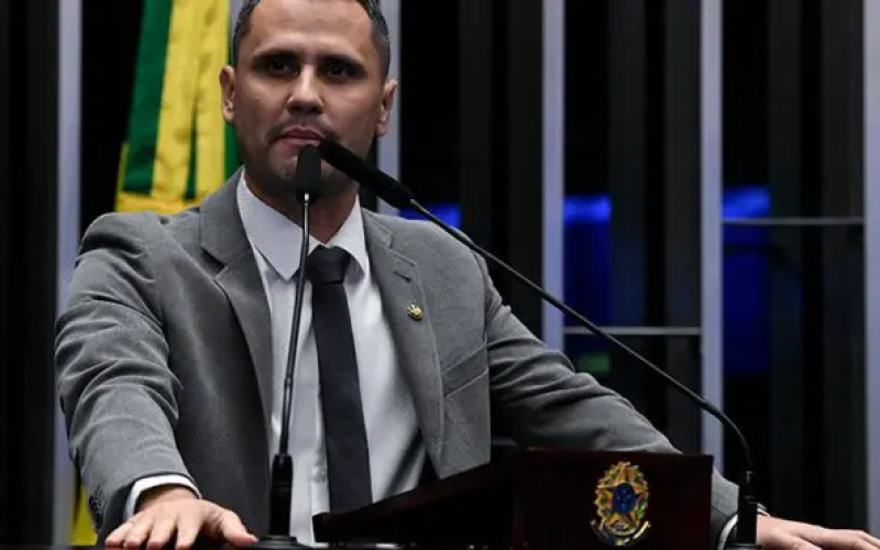 🏛️ Cleitinho, nome apoiado por Flávio Bolsonaro em MG, cria crise no Republicanos ao declarar que não confia em Marcos Pereira