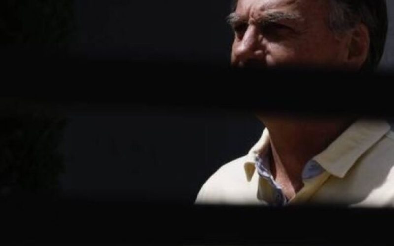 🔎 PF realiza busca na casa de Bolsonaro por ordem de Moraes em investigação sobre armas registradas