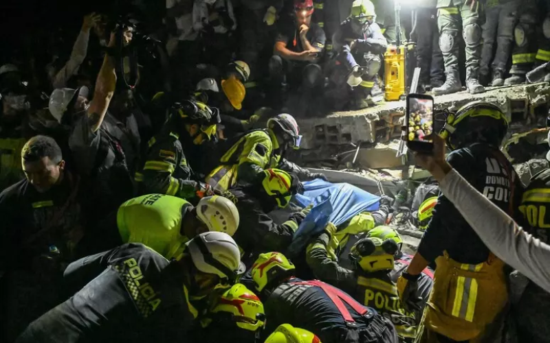 🌎 MULHER É RESGATADA COM VIDA APÓS 36 HORAS SOB ESCOMBROS DE HOTEL