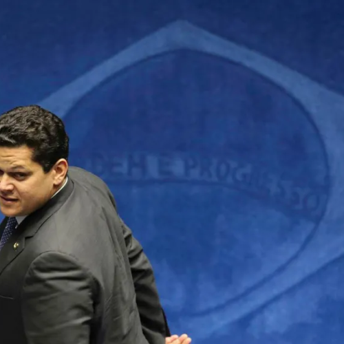 🏛️⚖️ ALCOLUMBRE ADMINISTRA PAUTAS SENSÍVEIS E AMPLIA ARTICULAÇÃO POLÍTICA NO SENADO