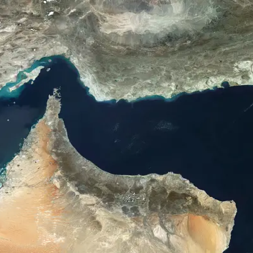 🌍 Tensão no Estreito de Ormuz reacende cenário da “Guerra dos Petroleiros”