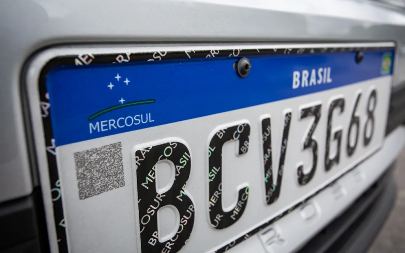 🚗 Comissão aprova projeto que pode mudar placas de veículos no Brasil
