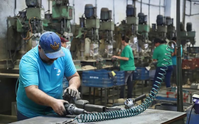 📰 Governo descarta, por enquanto, compensações tributárias em debate sobre redução da jornada de trabalho