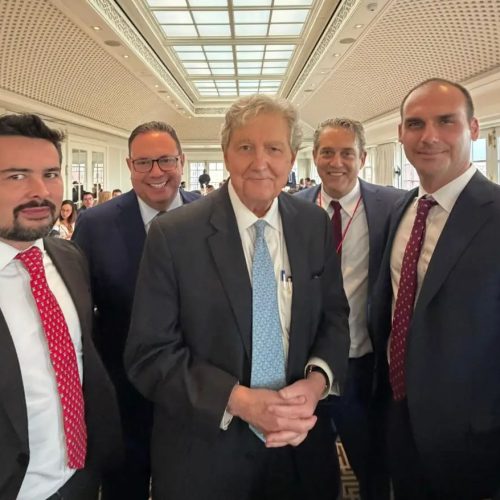 🇺🇸 Eduardo Bolsonaro Participa de Jantar com Senadores Republicanos nos EUA e Relata Conversas sobre Política Brasileira
