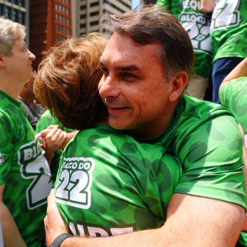 📊 Flávio Bolsonaro cresce 6,7 pontos entre beneficiários do Bolsa Família, aponta pesquisa Nexus