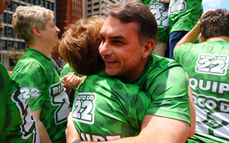 📊 Flávio Bolsonaro cresce 6,7 pontos entre beneficiários do Bolsa Família, aponta pesquisa Nexus