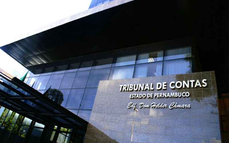 🏛️ Auditoria Aponta Possível Prejuízo de R$ 16 Milhões em Contratos da Educação na Gestão João Campos