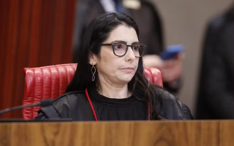 ⚖️🗳️ MINISTRA DO TSE VETA PÚLPITO VAZIO DE LULA EM DEBATE DA GLOBO
