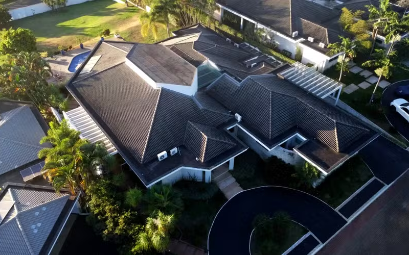 🏠 Mansão em Brasília era frequentada por Lulinha e lobista para reuniões, diz reportagem