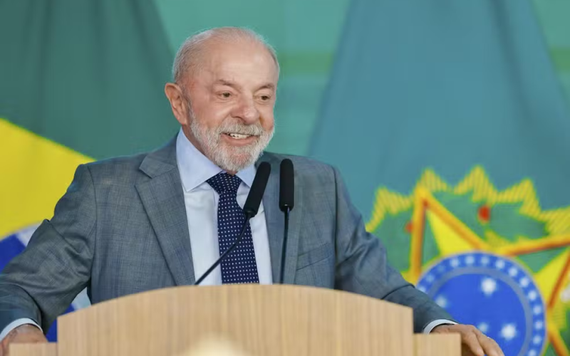 💰🗳️ REAJUSTE DO BOLSA FAMÍLIA VIRA APOSTA DE LULA PARA MUDAR FOCO DA ELEIÇÃO APÓS CRISE NO STF