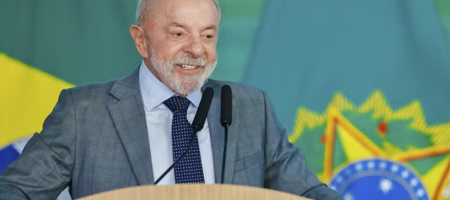 💰🗳️ REAJUSTE DO BOLSA FAMÍLIA VIRA APOSTA DE LULA PARA MUDAR FOCO DA ELEIÇÃO APÓS CRISE NO STF