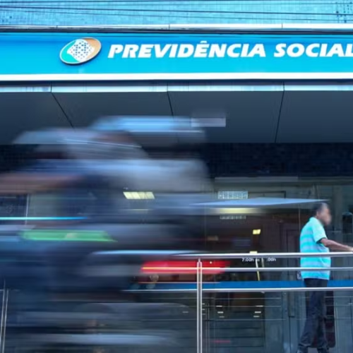 🏛️⏳ FILA DO INSS CAI, MAS SEGURADOS AINDA RELATAM ESPERA DE ATÉ 8 MESES POR BENEFÍCIOS