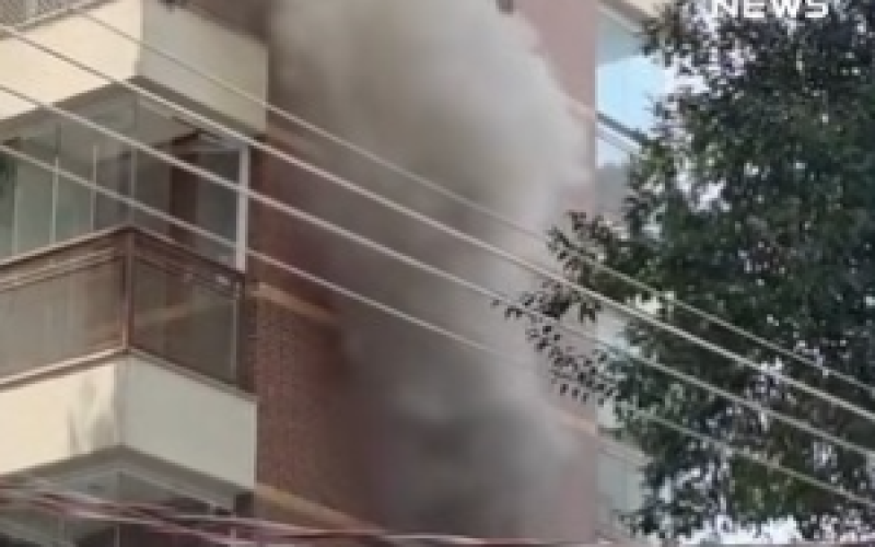 🚒🔥 INCÊNDIO ATINGE APARTAMENTO NA RUA VILELA, NO TATUAPÉ, EM SÃO PAULO