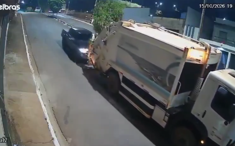 🚨 Gari pula de caminhão para escapar de ser prensado após colisão em Altamira