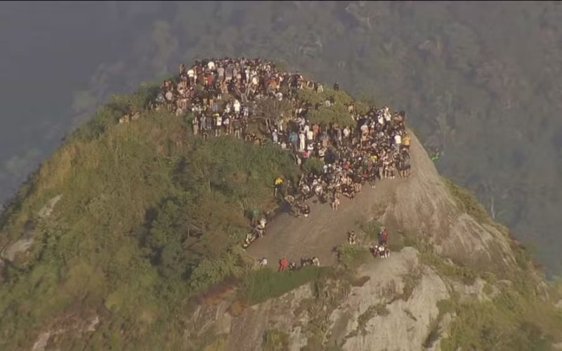 🚨 Turistas ficam ilhados em operação contra o CV no Vidigal; tiroteio fecha a Niemeyer e mobiliza forças policiais