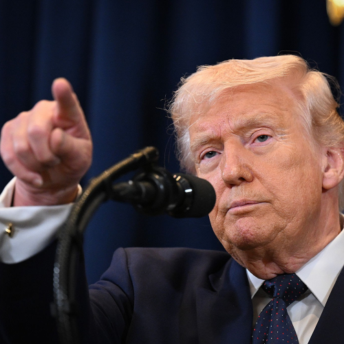 🌍 Geopolítica: Donald Trump cancela envio de negociadores ao Paquistão após recusa do Irã em dialogar