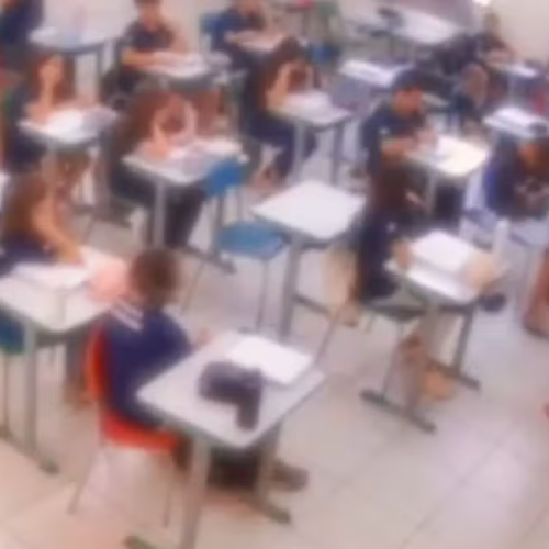 🚨 Professora é afastada após falas racistas e comentários sobre fascismo em sala de aula no interior de SP
