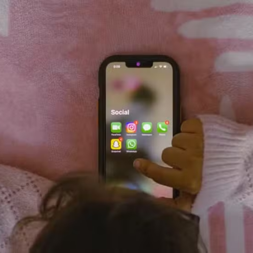 📱 Grécia aprova proibição de redes sociais para menores de 15 anos