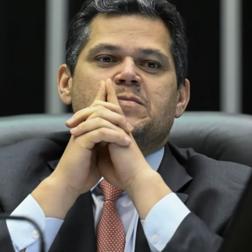 📰 Alcolumbre recebe pressão política antes de sabatina de Jorge Messias no Senado