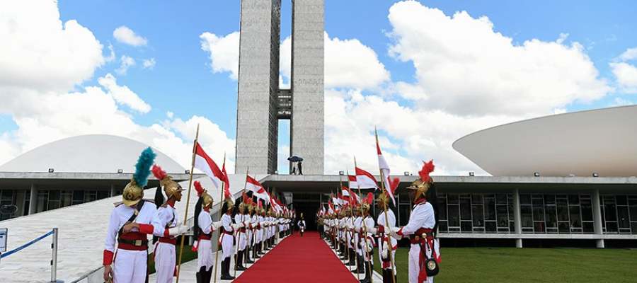 🏛️ Presidente e governadores eleitos tomarão posse em novas datas em 2027