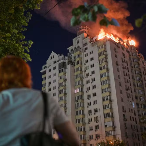 🌍 Rússia lança ataque de 11 horas contra Kiev e deixa ao menos 20 mortos