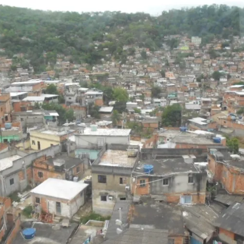 🚨 Menina de 5 anos é baleada durante comemoração na Zona Norte do Rio