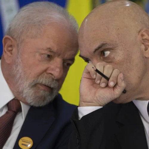 ☕🏛️ Lula convida Alexandre de Moraes para café após cerimônia no Planalto; momento é registrado por microfones