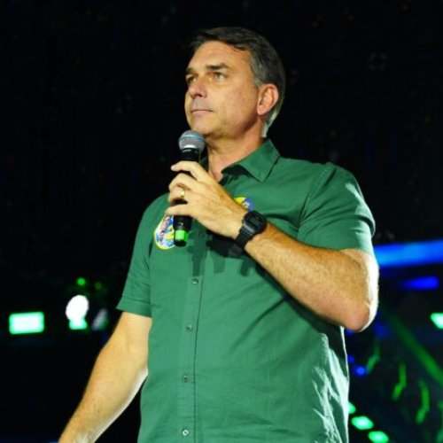 ⚖️ Moraes determina apreensão de passaportes de Flávio Bolsonaro