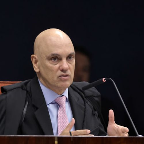 Moraes dá 24 horas para defesa de Bolsonaro explicar fala de Eduardo sobre envio de vídeo