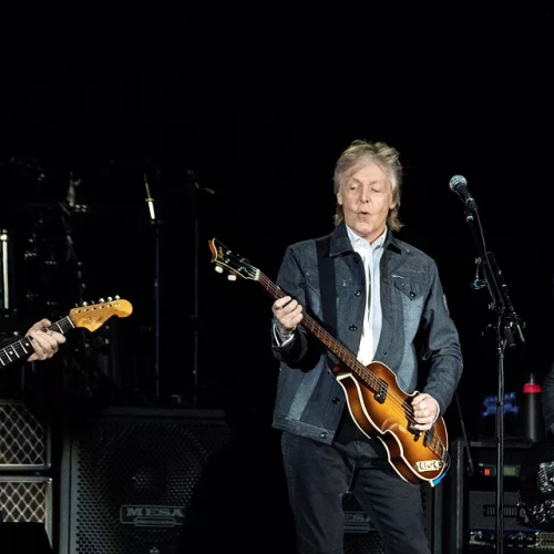 Paul McCartney anuncia novo álbum aos 83 anos e revisita origens musicais em Liverpool