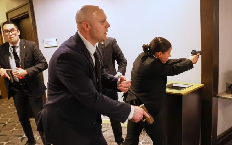 Agente do Serviço Secreto é atingido durante jantar com Donald Trump em Washington