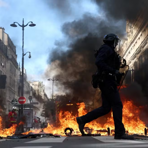 🇫🇷🔥 Protestos contra o custo de vida provocam incêndios, confrontos e mais de 270 prisões na França