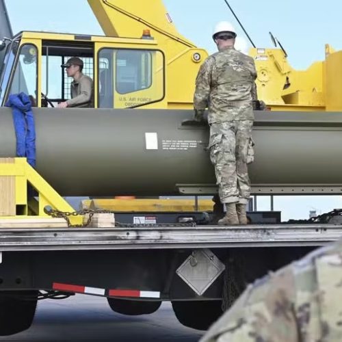 💣 Trump mira montanha nuclear no Irã; bomba de 14 toneladas pode ser decisiva