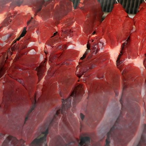 Guerra no Oriente Médio pressiona custos e pode encarecer ovos, frango e carne suína no Brasil