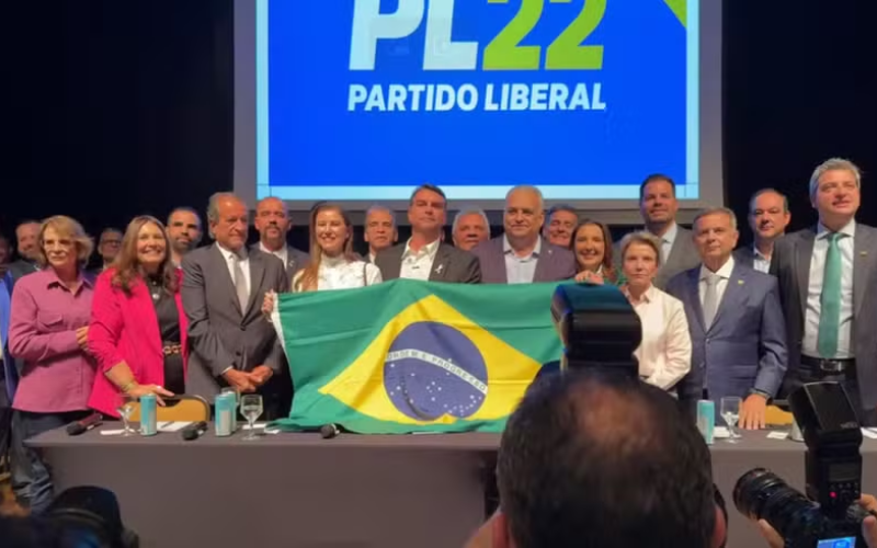 🗳️ FLÁVIO BOLSONARO ANUNCIA ALFREDO GASPAR COMO VICE NA CHAPA PRESIDENCIAL