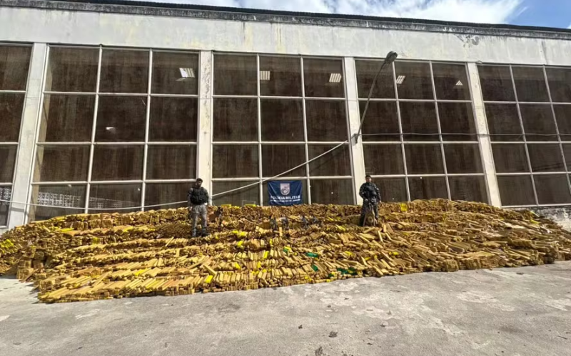 🚨 Polícia apreende quase 50 toneladas de maconha em operação no Complexo da Maré