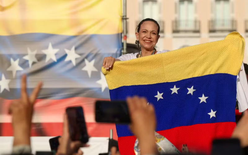 🇻🇪 Política Internacional: María Corina Machado reúne multidão em Madri e fala em “retorno para casa”