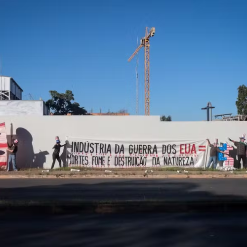 🇺🇸🚨 MST ASSUME AUTORIA DE VANDALISMO NA EMBAIXADA DOS EUA EM BRASÍLIA
