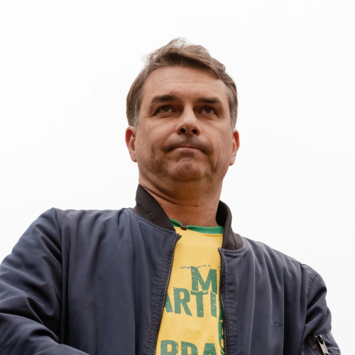 🏛️ Flávio Bolsonaro pressiona Fachin em meio à crise no STF e diz que “Brasil está sem presidente”