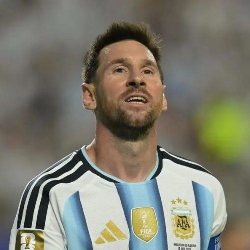 🟡⚽ LIONEL MESSI: TRAJETÓRIA, SUPERAÇÃO E CONSAGRAÇÃO NO FUTEBOL MUNDIAL