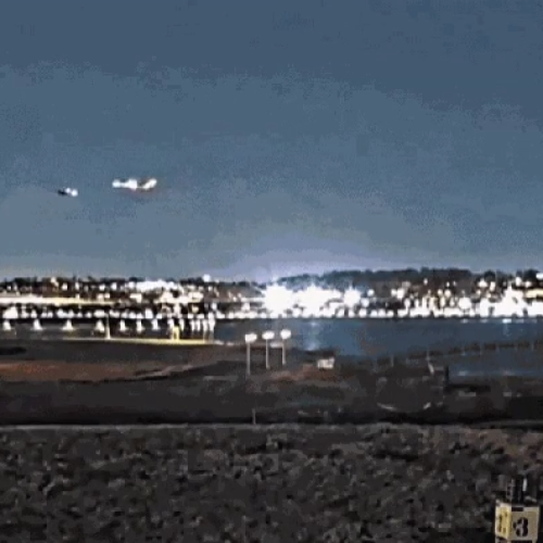 Novo vídeo revela momento de colisão entre avião e helicóptero que matou 67 pessoas nos EUA